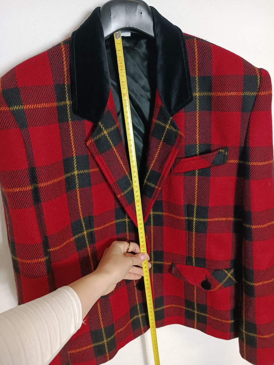 blazer vintage in lana, fantasia a quadretti scozzese tartan rosso, colletto in velluto