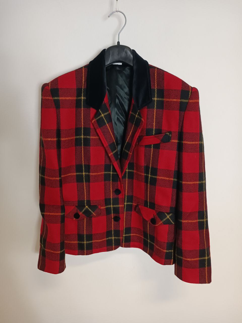 blazer vintage in lana, fantasia a quadretti scozzese tartan rosso, colletto in velluto