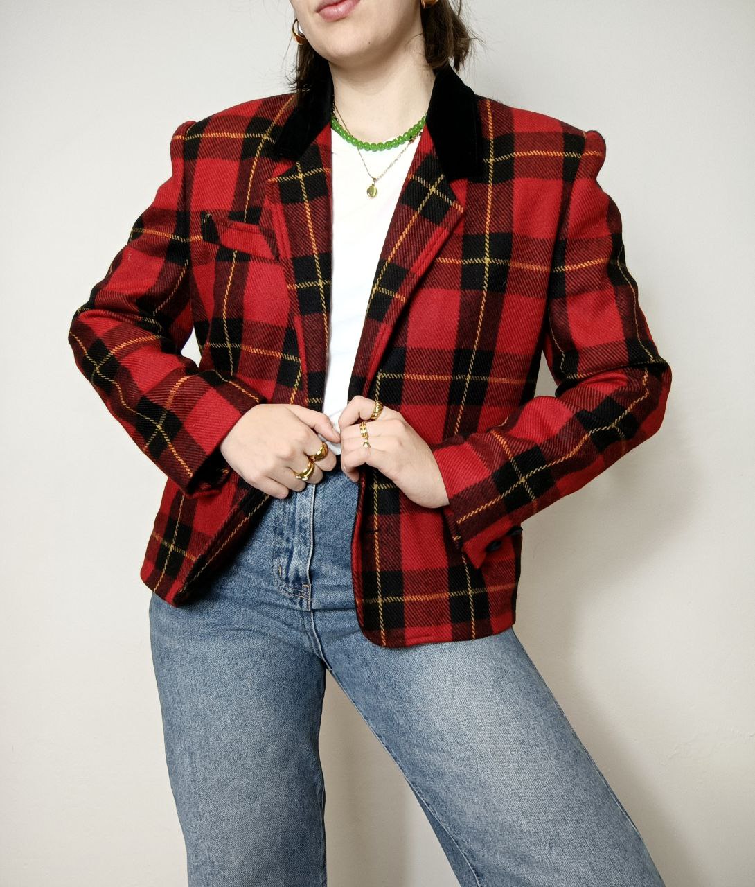 blazer vintage in lana, fantasia a quadretti scozzese tartan rosso, colletto in velluto