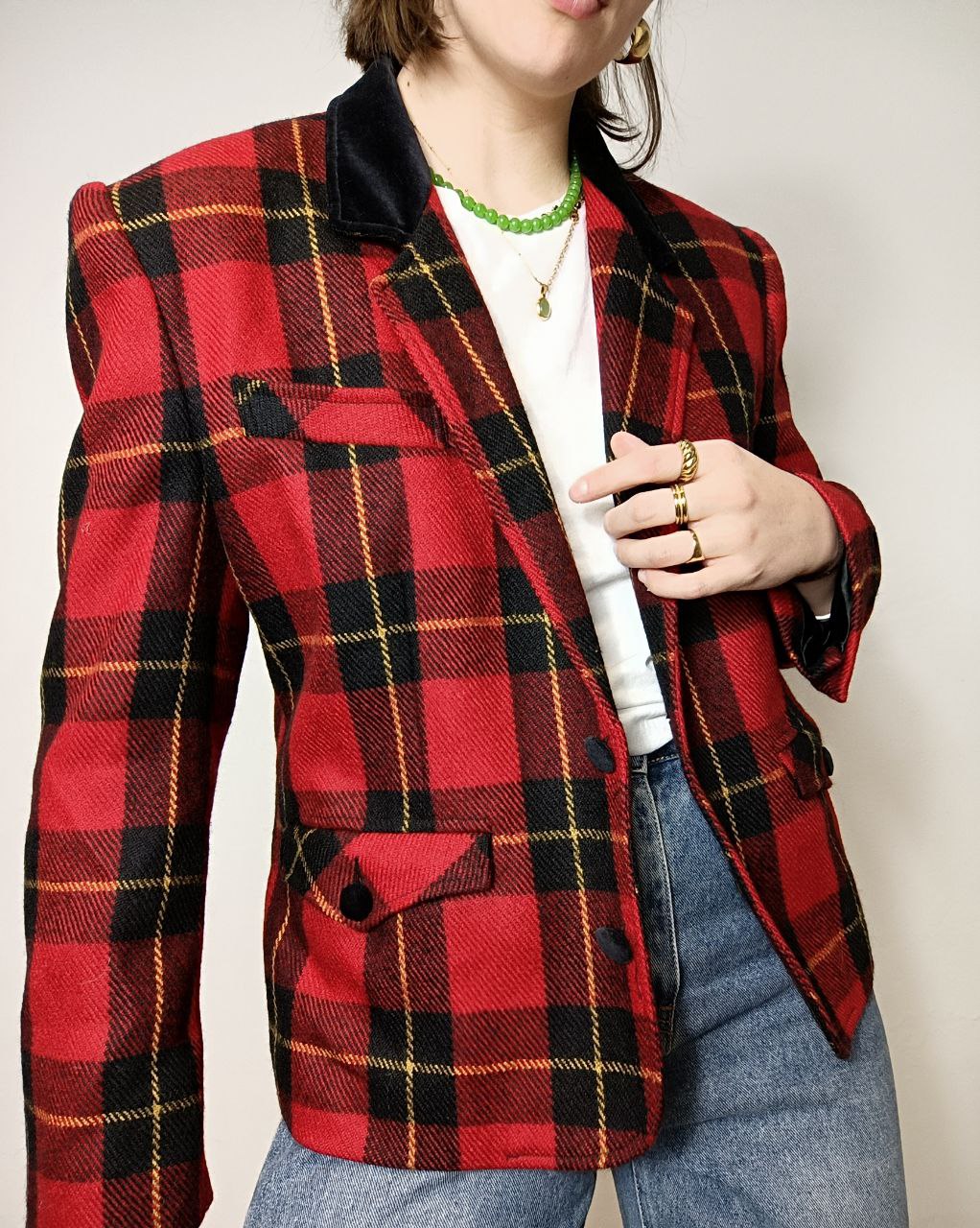 blazer vintage in lana, fantasia a quadretti scozzese tartan rosso, colletto in velluto