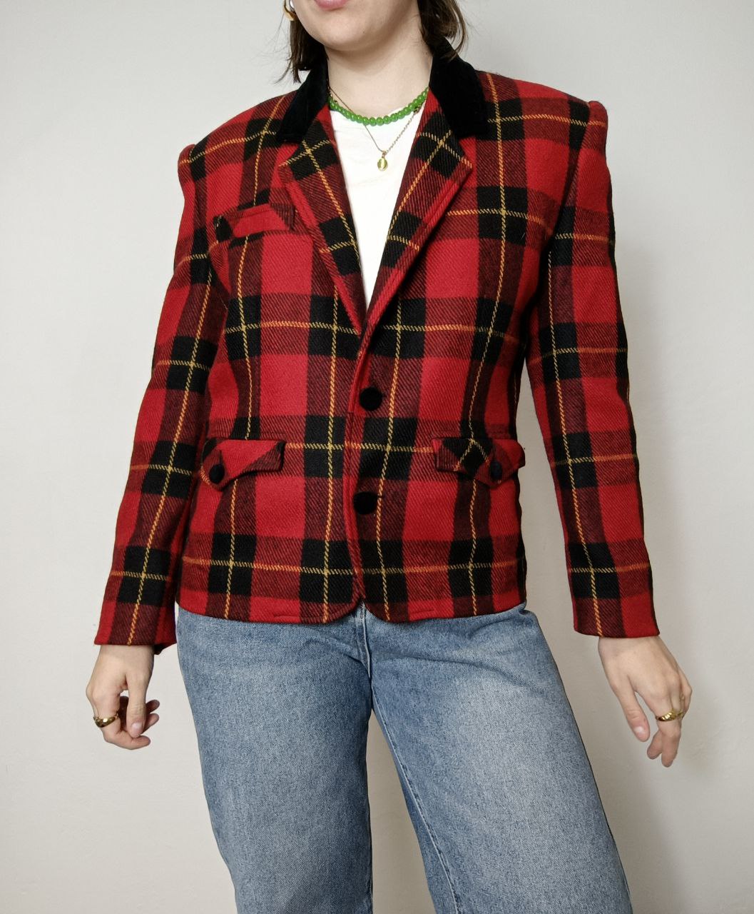 blazer vintage in lana, fantasia a quadretti scozzese tartan rosso, colletto in velluto