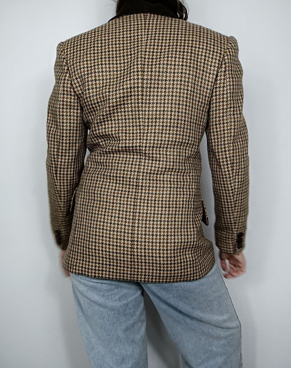 Giacca blazer vintage fantasia a quadretti marrone e beige in lana, colletto in velluto a coste