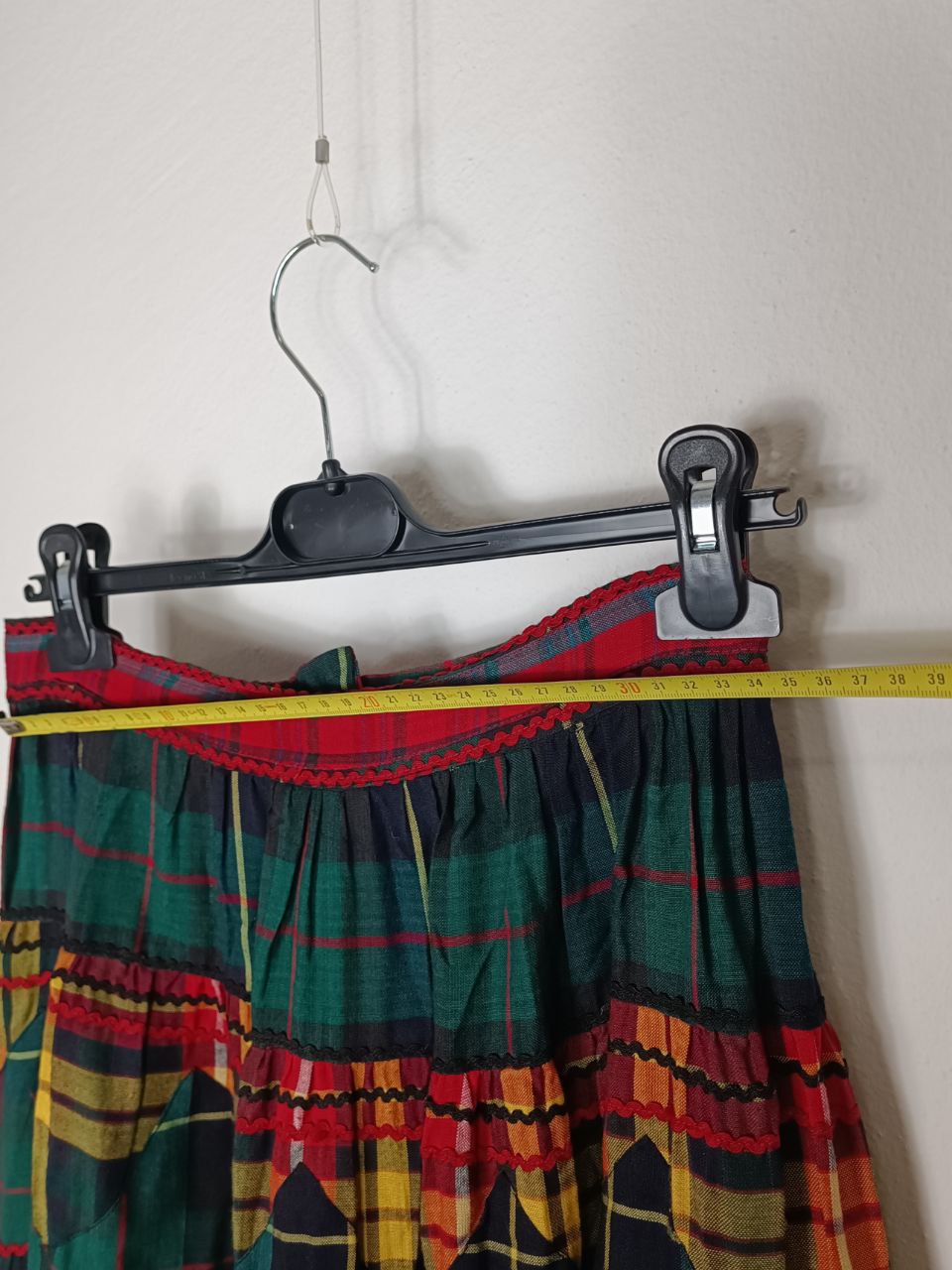 Gonna ampia a balze, fantasia quadretti tartan scozzesi rosso e verde