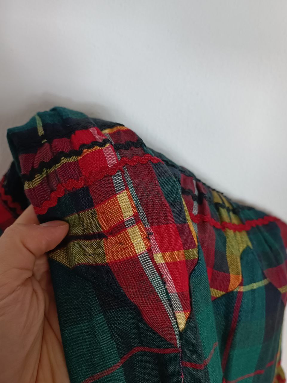 Gonna ampia a balze, fantasia quadretti tartan scozzesi rosso e verde