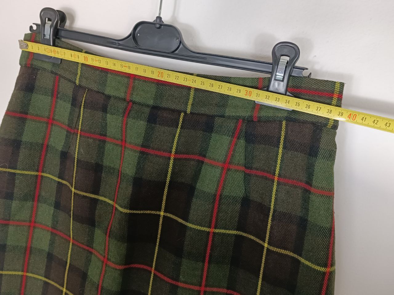 mini gonna vintage con fantasia a quadretti scozzesi tartan verde militare