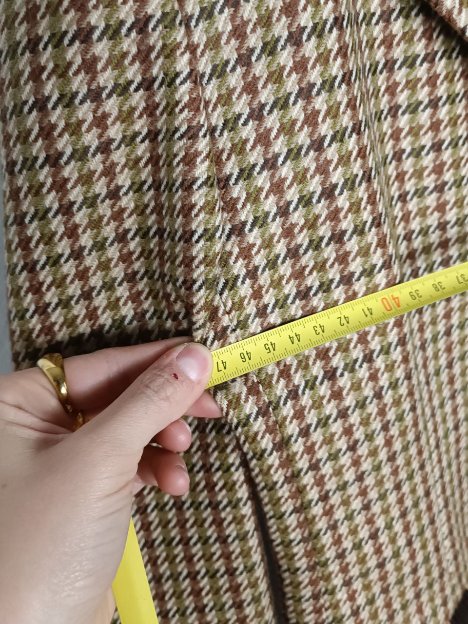 Giacca blazer vintage fantasia a quadretti marrone e beige in lana, colletto in velluto a coste