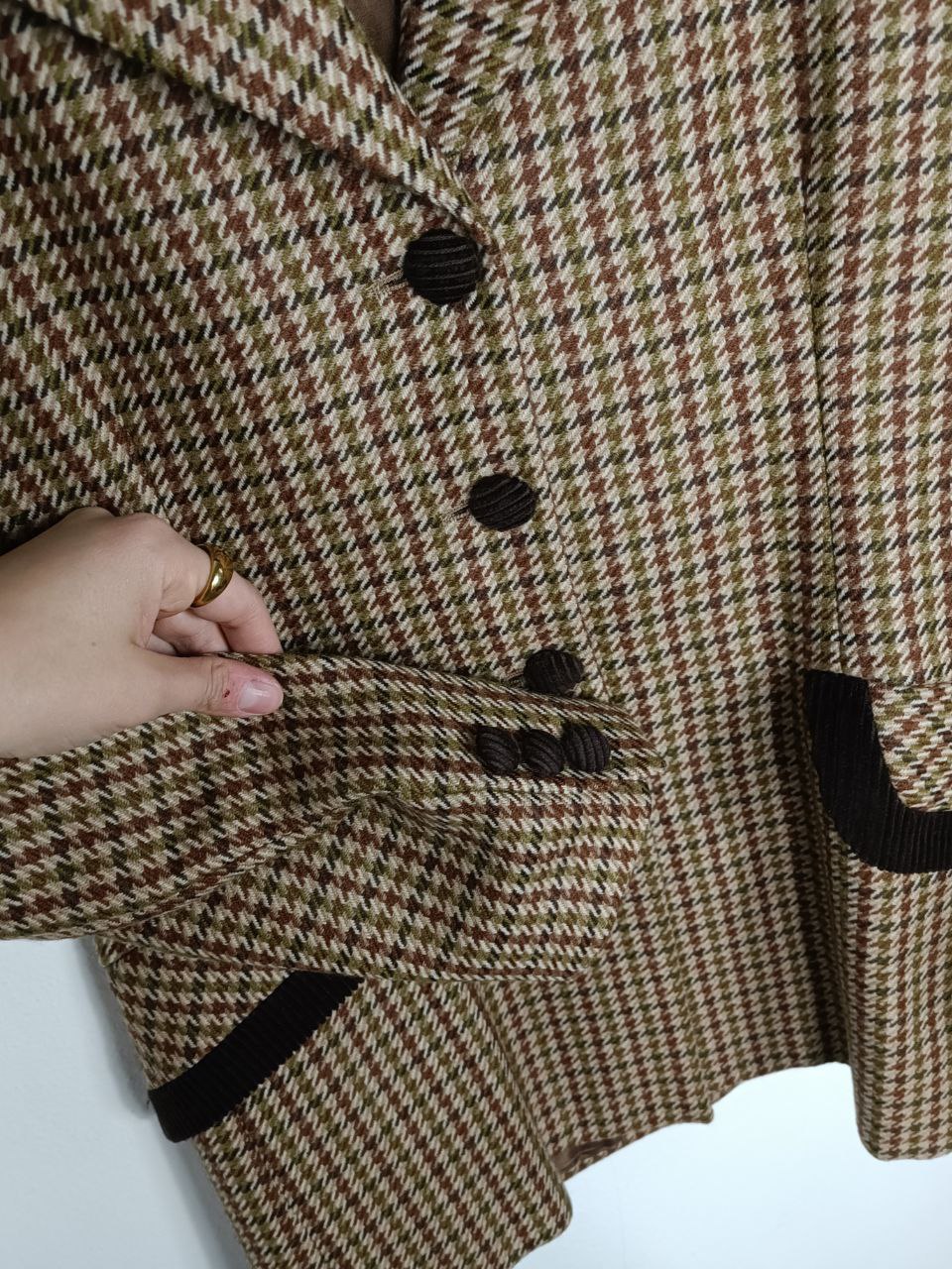 Giacca blazer vintage fantasia a quadretti marrone e beige in lana, colletto in velluto a coste