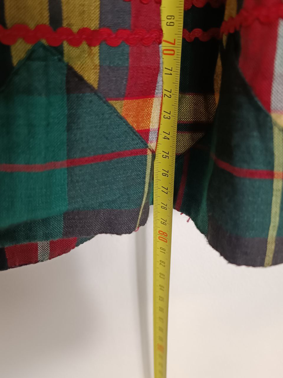 Gonna ampia a balze, fantasia quadretti tartan scozzesi rosso e verde