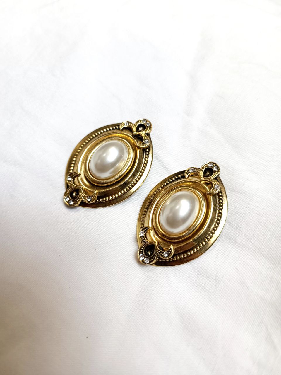 Orecchini vintage bigiotteria anni 80 clip-on ovali dorati con perla