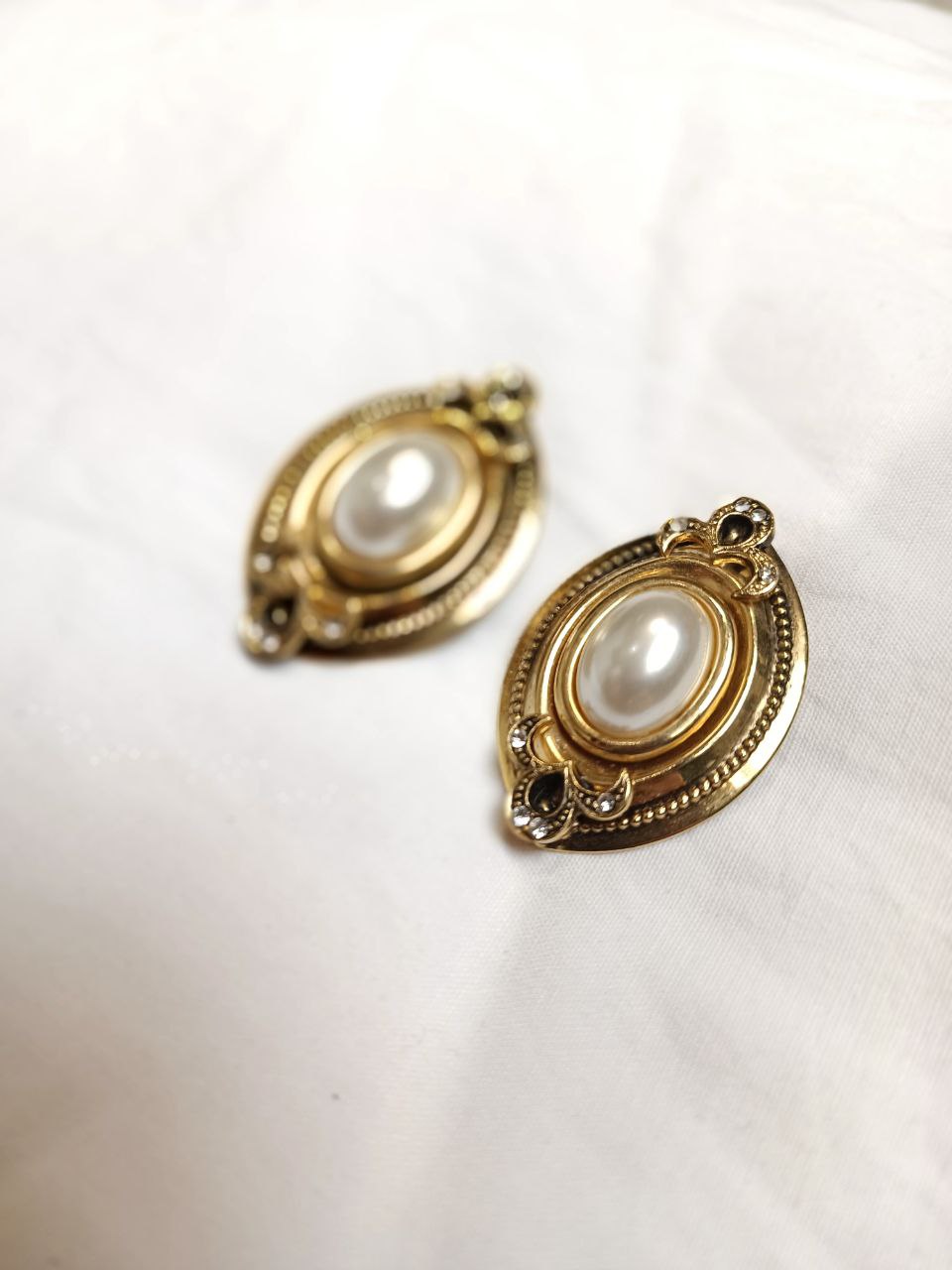 Orecchini vintage bigiotteria anni 80 clip-on ovali dorati con perla