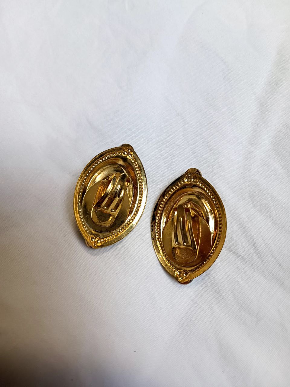 Orecchini vintage bigiotteria anni 80 clip-on ovali dorati con perla