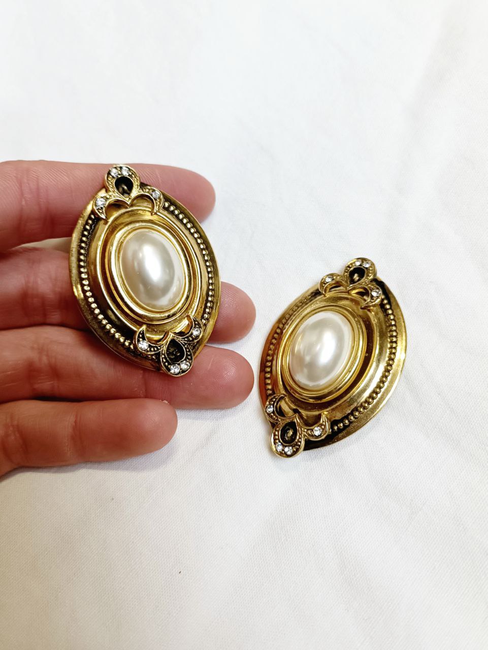 Orecchini vintage bigiotteria anni 80 clip-on ovali dorati con perla